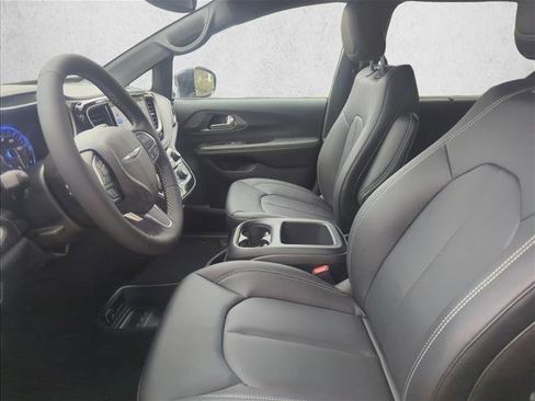 New 2026 Chrysler Pacifica Select FWD image 4