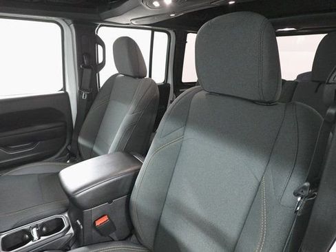 Used 2024 Jeep Wrangler Sport S image 11