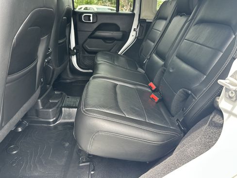 Used 2018 Jeep Wrangler Unlimited Sahara AWD/4WD image 23