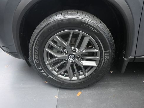 Used 2021 Nissan Rogue S image 25