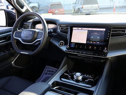 New 2025 Jeep Wagoneer L Series II AWD/4WD image 14
