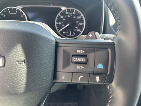 Used 2025 Nissan Rogue SV image 12