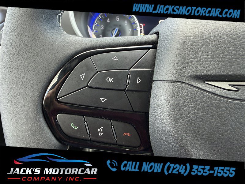 Used 2027 Chrysler Pacifica Limited FWD image 35