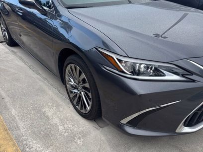 Used 2024 Lexus ES 300h w/ Technology Package