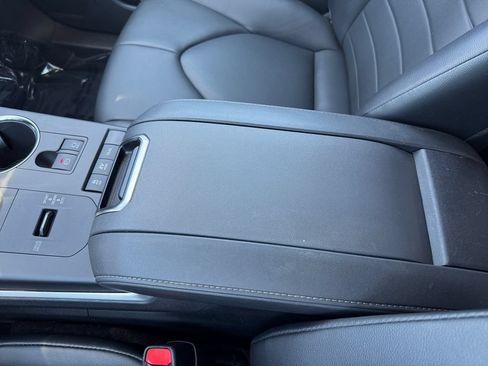 Certified 2020 Toyota Highlander XLE AWD/4WD image 27