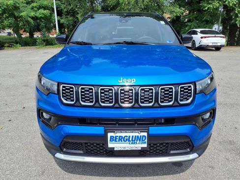 Used 2025 Jeep Compass Limited AWD/4WD image 9