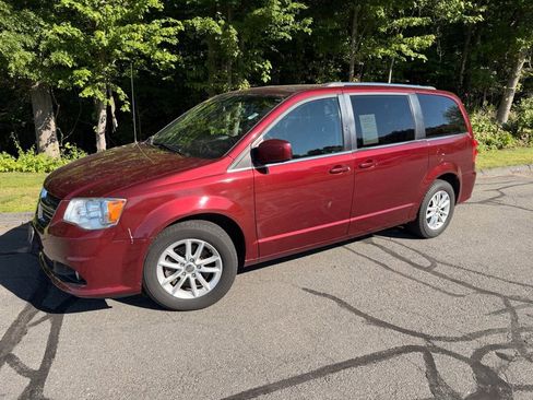 Used 2018 Dodge Grand Caravan SXT FWD image 1