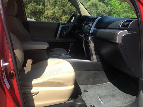 Used 2016 Toyota 4Runner SR5 image 6