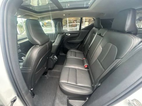 Certified 2025 Volvo XC40 B5 Plus AWD/4WD image 17