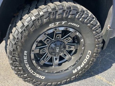 Used 2019 Chevrolet Silverado 1500 Custom Trail Boss w/ Custom Convenience Package AWD/4WD image 10