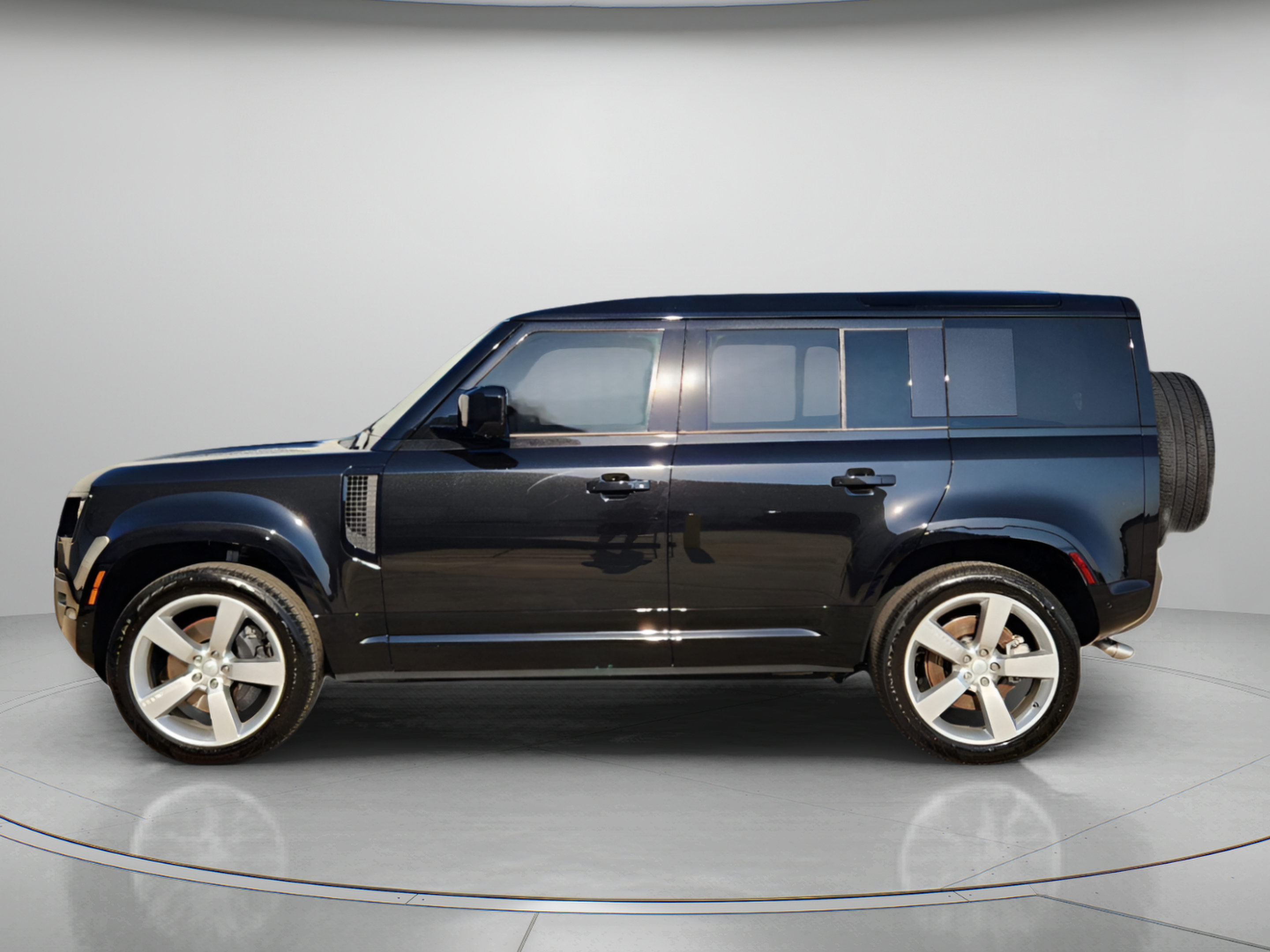 New 2025 Land Rover Defender 110 X-Dynamic SE AWD/4WD image 2
