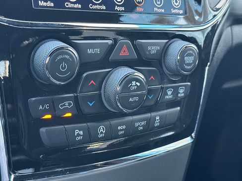 Used 2022 Jeep Grand Cherokee Laredo X AWD/4WD image 21