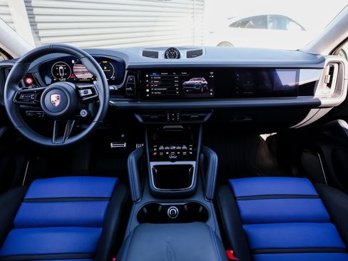 Certified 2026 Porsche Cayenne GTS image 26