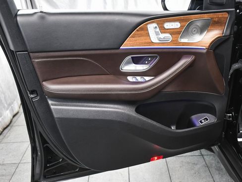 Used 2023 Mercedes-Benz GLS 450 4MATIC image 9