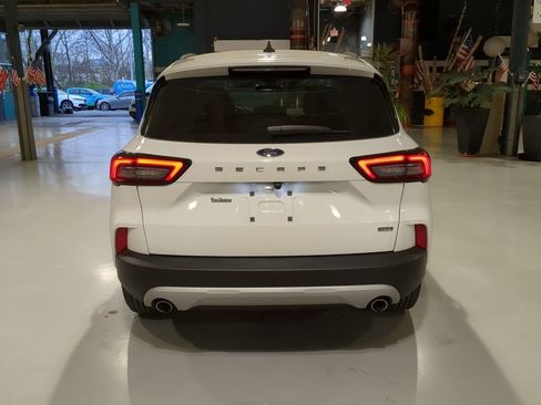 Used 2025 Ford Escape SE image 8