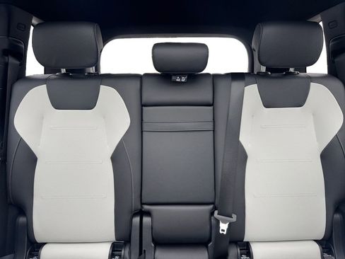 Used 2022 Mercedes-Benz GLB 250 4MATIC image 23