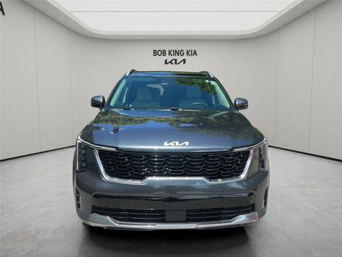 Used 2024 Kia Sorento S w/ Panoramic Sunroof Package FWD image 8
