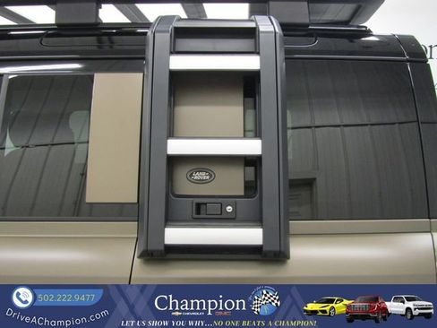 Used 2024 Land Rover Defender 110 X-Dynamic SE AWD/4WD image 21