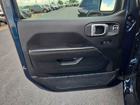 Used 2025 Jeep Wrangler Unlimited Sahara AWD/4WD image 19