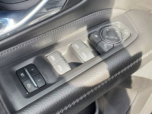 Used 2023 GMC Yukon XL Denali AWD/4WD image 19