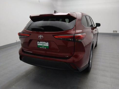 Used 2022 Toyota Highlander LE image 7