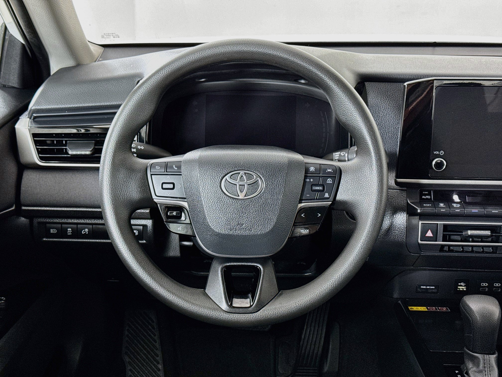 Certified 2025 Toyota Camry LE FWD image 4