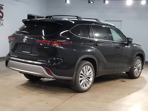New 2026 Toyota Highlander Platinum AWD/4WD image 7