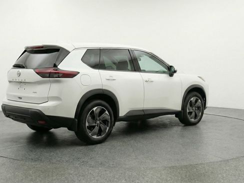 Used 2025 Nissan Rogue SV image 9