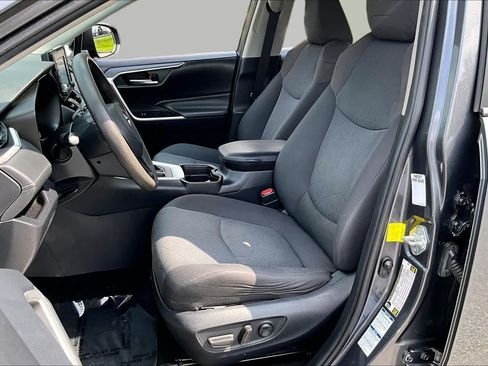 Used 2019 Toyota RAV4 XLE w/ Convenience Package AWD/4WD image 8