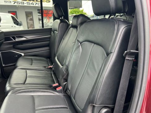 Used 2024 Jeep Wagoneer L Series II w/ Flexible Seating Group AWD/4WD image 16