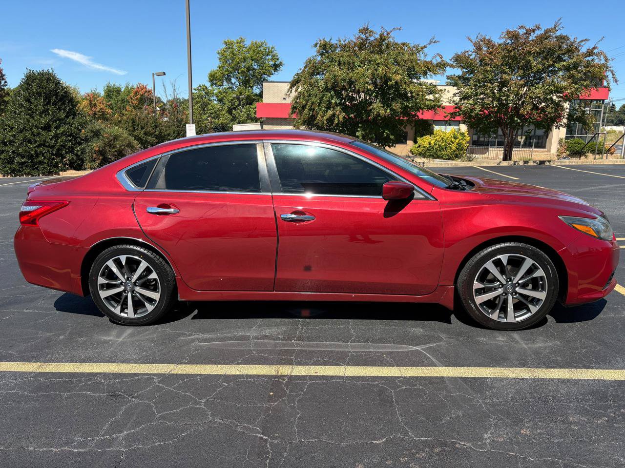 Used 2016 Nissan Altima 2.5 SR FWD image 4