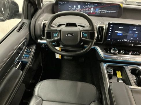 New 2026 Ford Expedition Platinum image 11