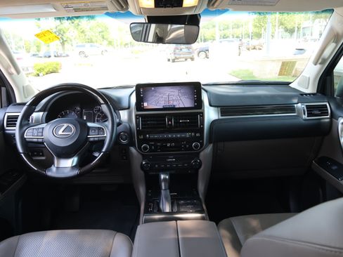 Used 2023 Lexus GX 460 Luxury w/ Sport Design Package AWD/4WD image 28