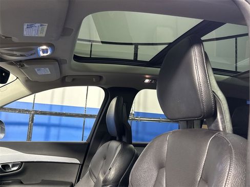Used 2018 Volvo XC90 T5 Momentum w/ Convenience Package image 30