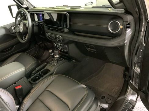 Used 2025 Jeep Gladiator Sport AWD/4WD image 30