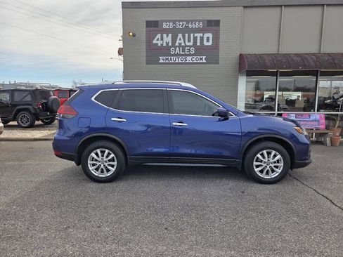 Used 2019 Nissan Rogue SV image 2