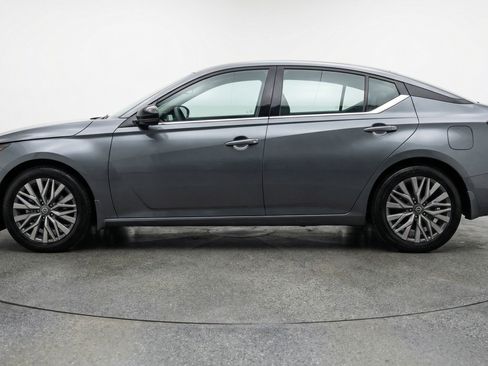 Used 2025 Nissan Altima 2.5 SV image 5