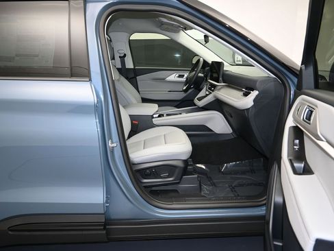 New 2026 Ford Explorer Active w/ Active Comfort Package image 28