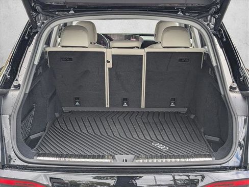 Certified 2025 Audi Q5 Premium w/ Convenience Package image 6