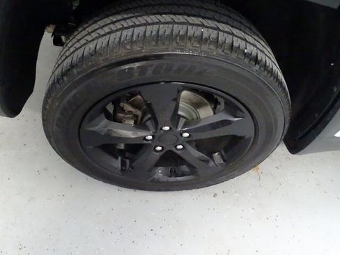 Certified 2023 Jeep Grand Cherokee Altitude image 28