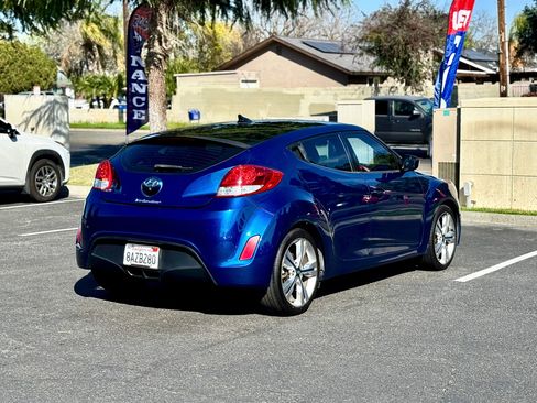 Used 2017 Hyundai Veloster Value Edition image 4