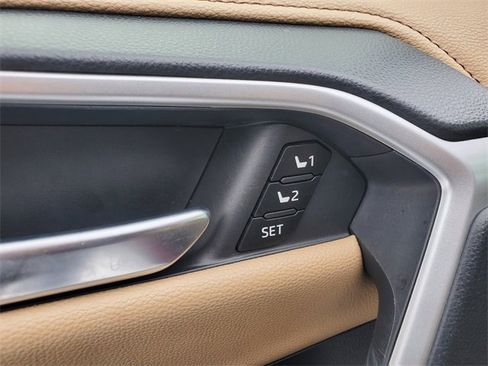 Used 2020 Toyota RAV4 Limited image 16