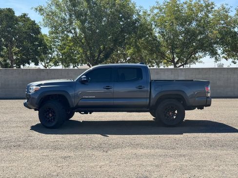 Used 2021 Toyota Tacoma TRD Off-Road w/ Technology Package AWD/4WD image 7