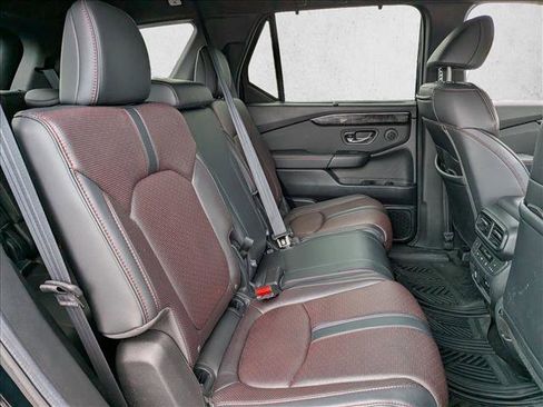 Used 2025 Honda Pilot Black Edition image 19