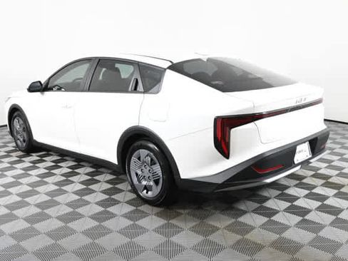 Used 2025 Kia K4 LX FWD image 8