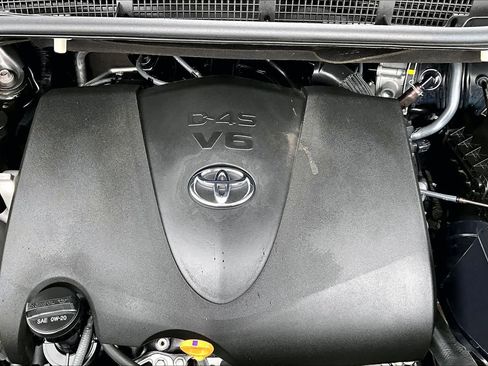 Used 2017 Toyota Sienna XLE image 32