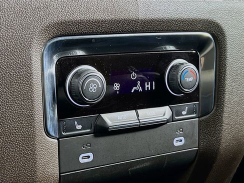 Used 2022 Chevrolet Tahoe Z71 w/ Off-Road Capability Package image 24