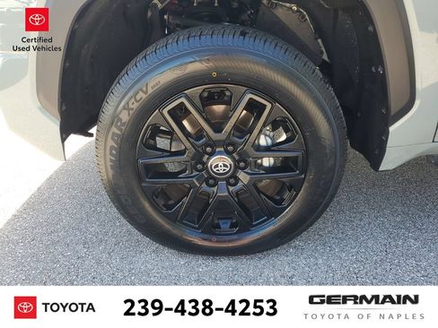 Used 2025 Toyota Tundra Limited AWD/4WD image 12