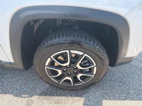 Used 2025 Jeep Compass Trailhawk AWD/4WD image 12