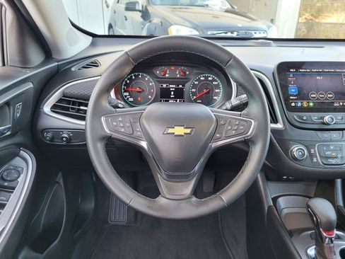 Used 2025 Chevrolet Malibu RS FWD image 17
